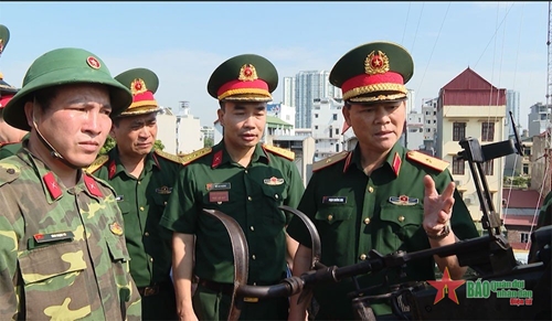 Thiếu tướng Phạm Trường Sơn kiểm tra công tác sẵn sàng chiến đấu tại Văn Giang, Hưng Yên